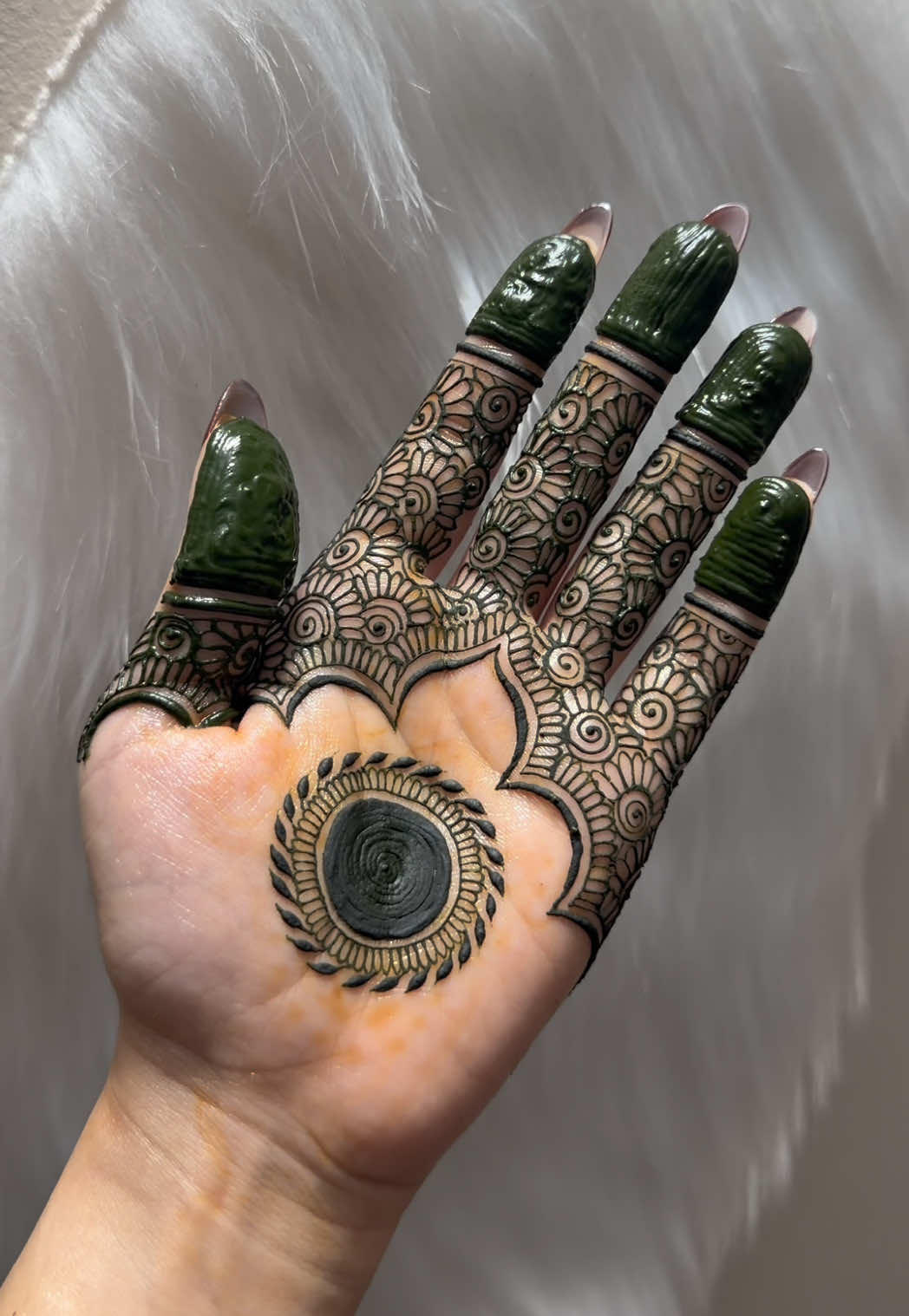 @charmsofmehandi
