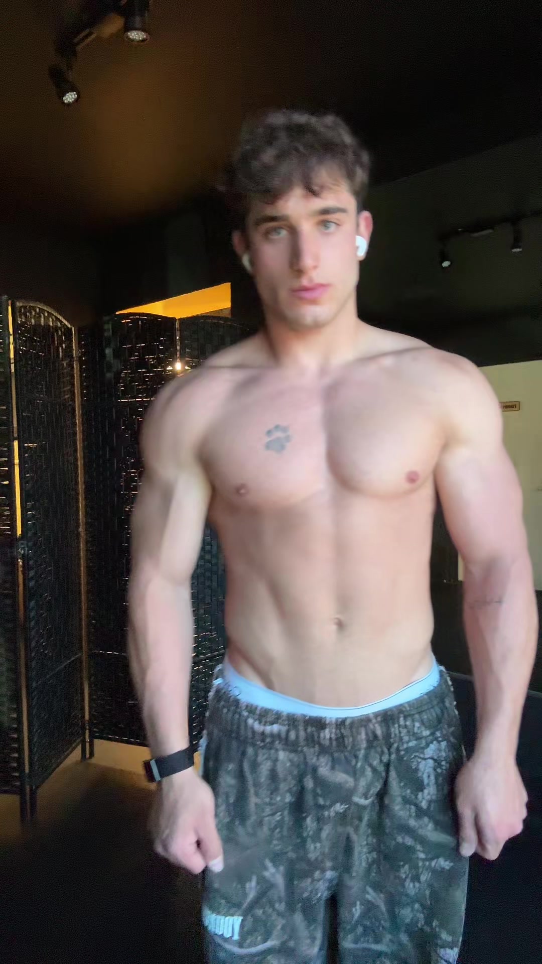 @ommy