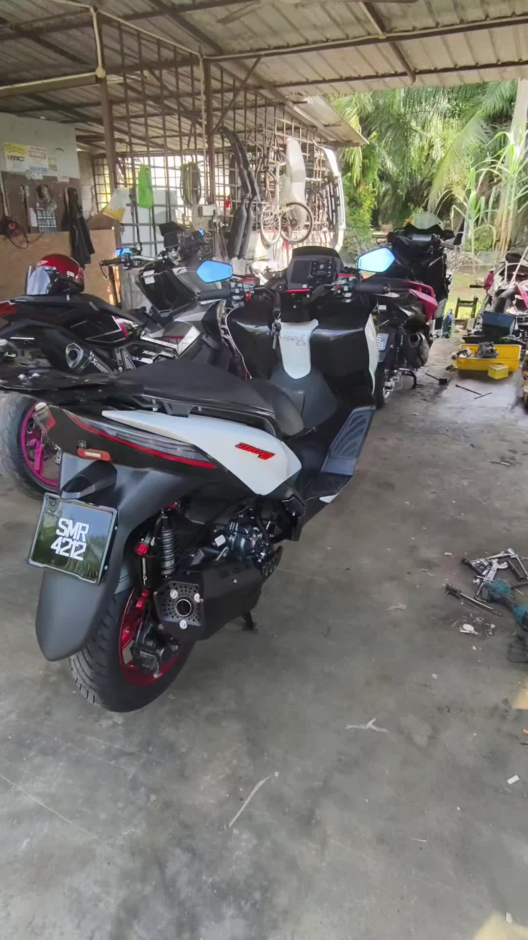 @ahli mesyuarat tingkap