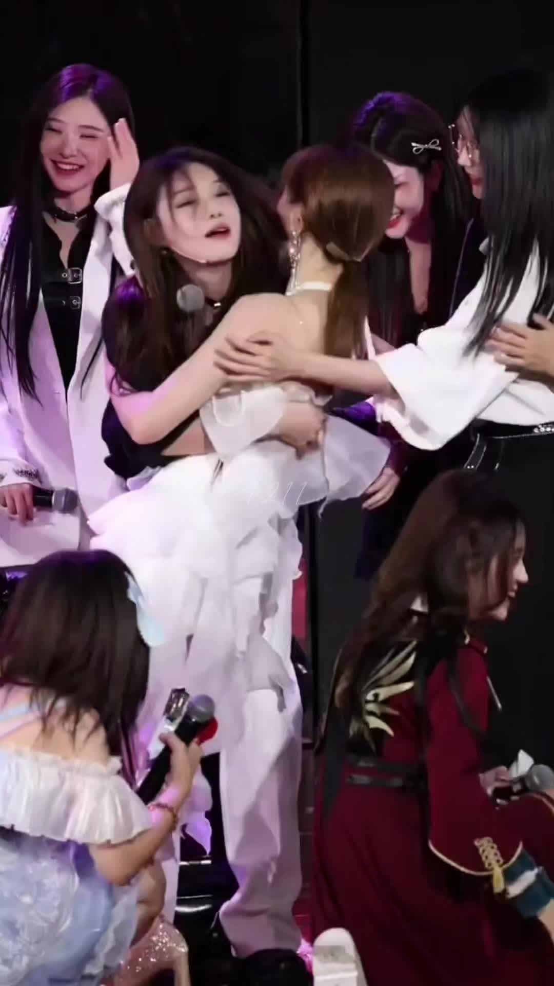 @đu t&ugrave;m lum OTP