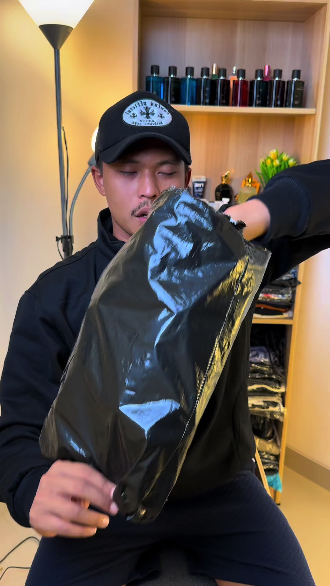 @𝘼𝙛𝙛𝙨𝙝𝙤𝙥_