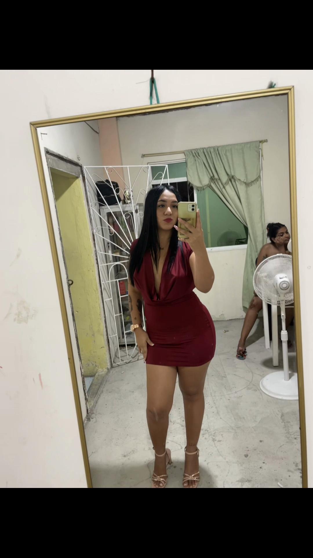 @👩🏻💋