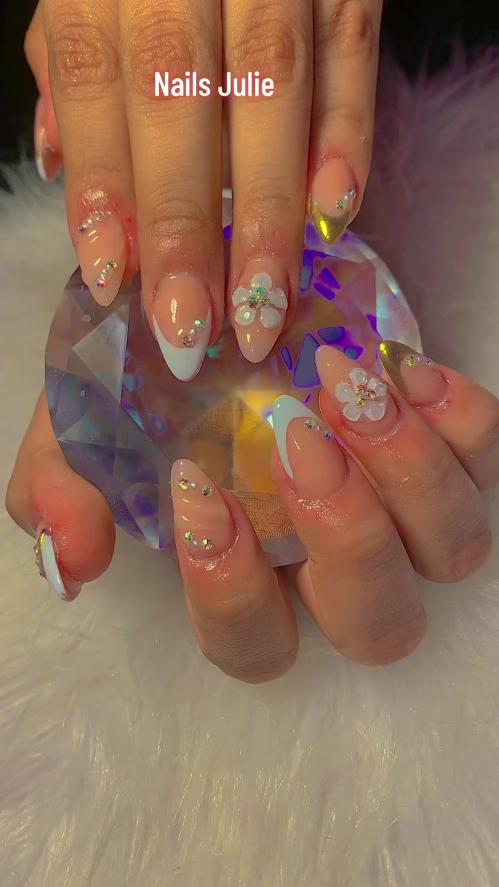 @NAILS JULIE