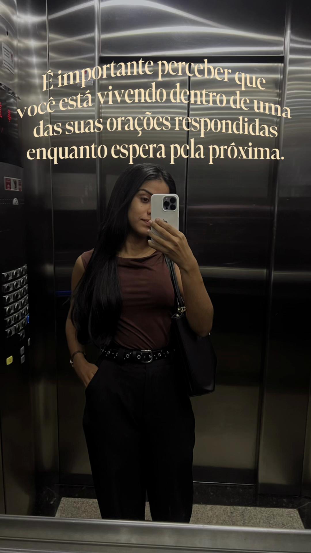 @Vitória Vivian ✨