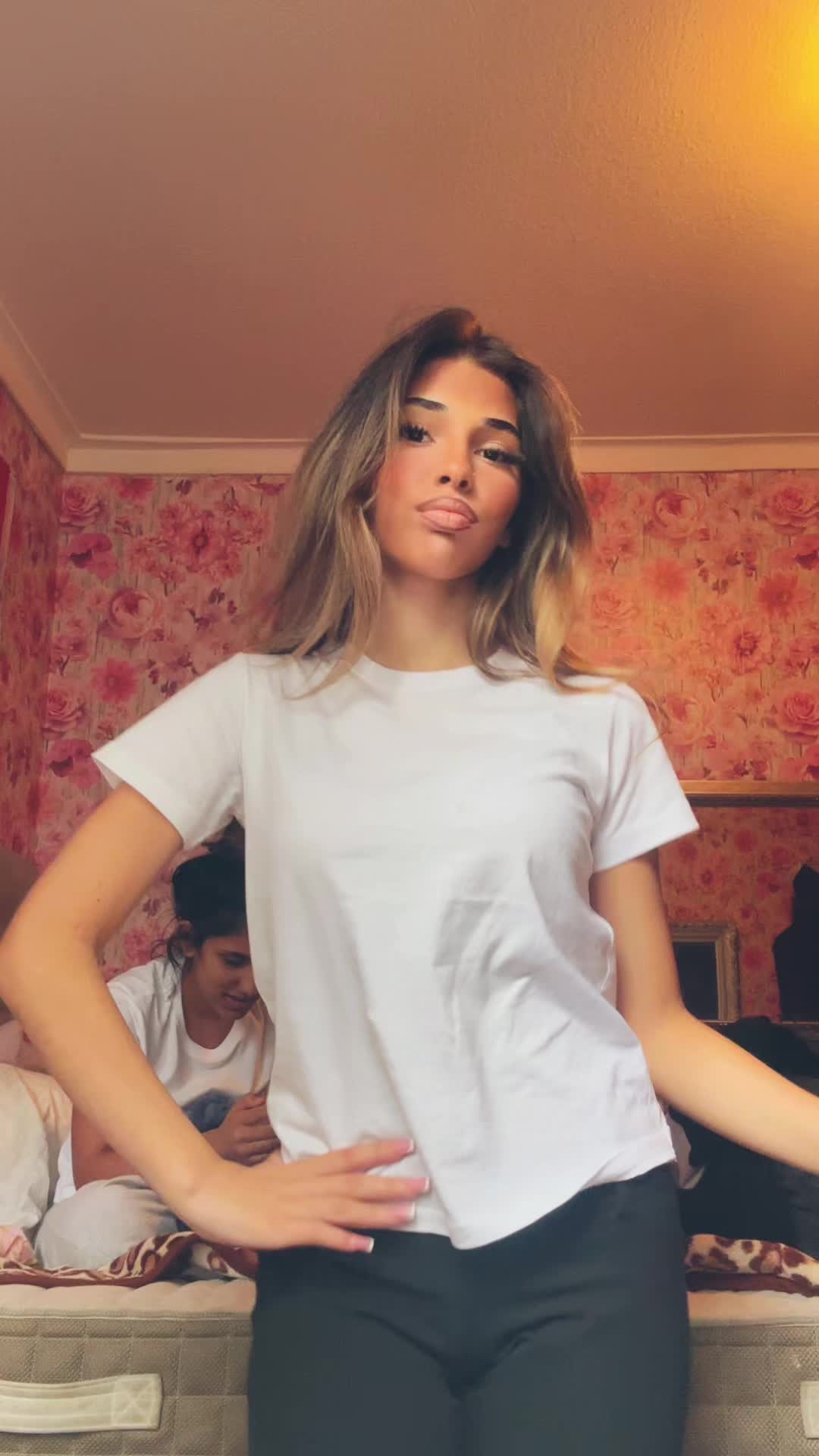 @𝒖𝒔𝒆𝒓.𝒉𝒆𝒍𝒆𝒏𝒂