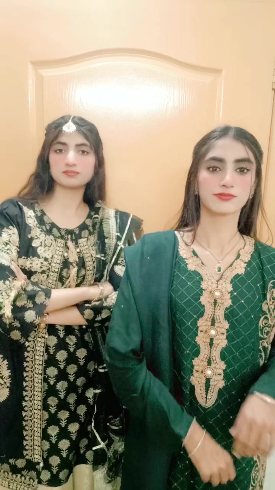 @Queen👑 Sisters💞💞