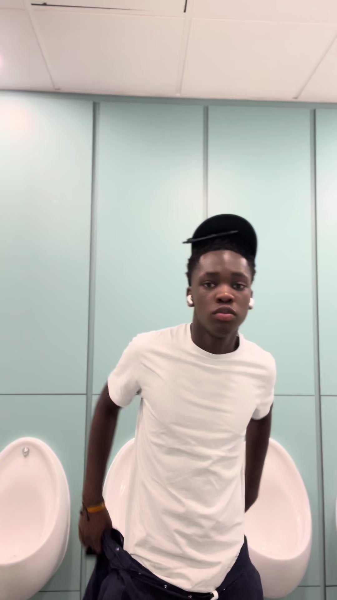 @Trevor256🇺🇬