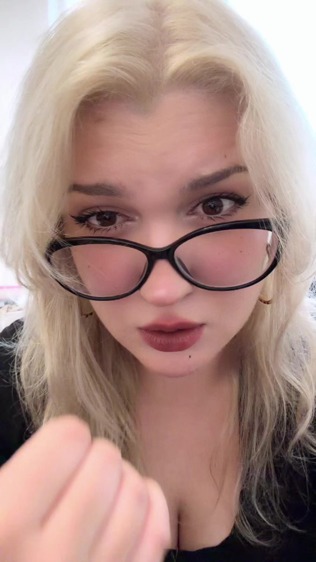 @вика 🍯 ♡🪽 ;