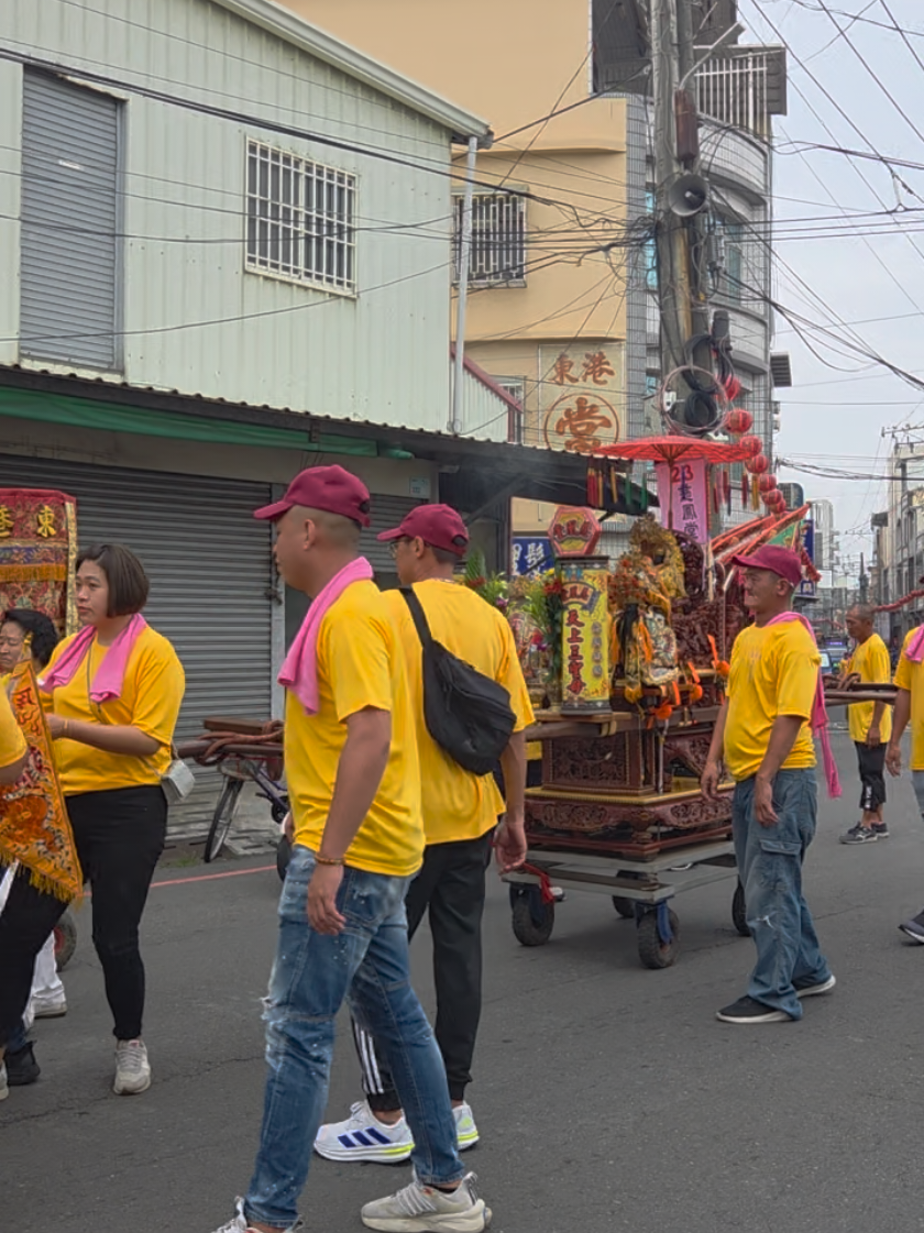 @帥哥跑廟會