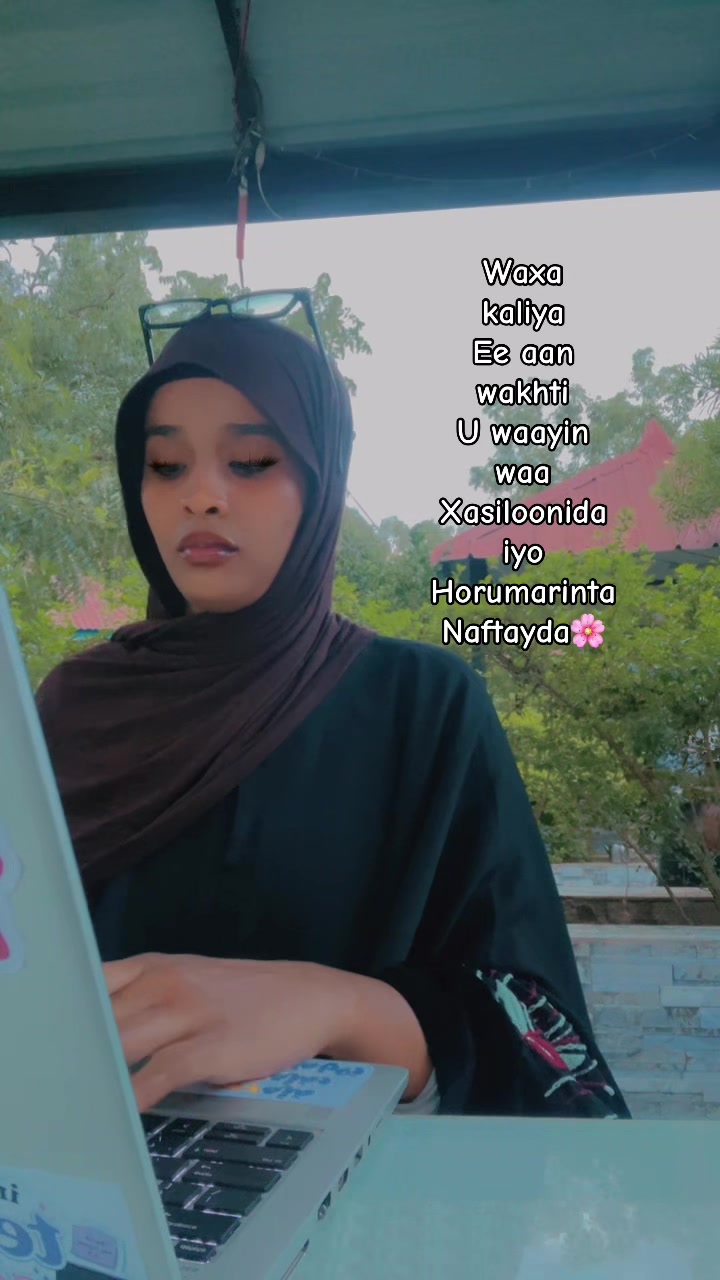@Naima🌻