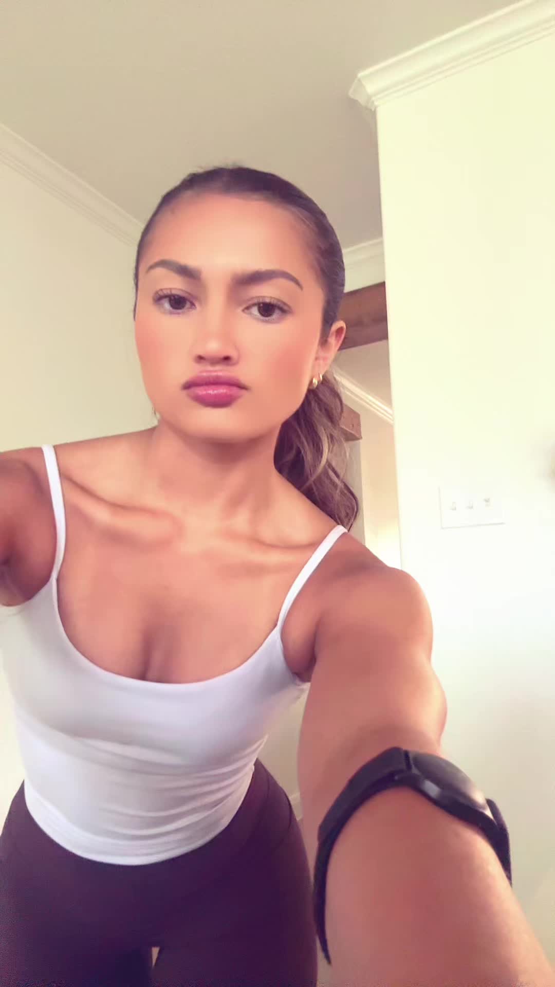 @isabella