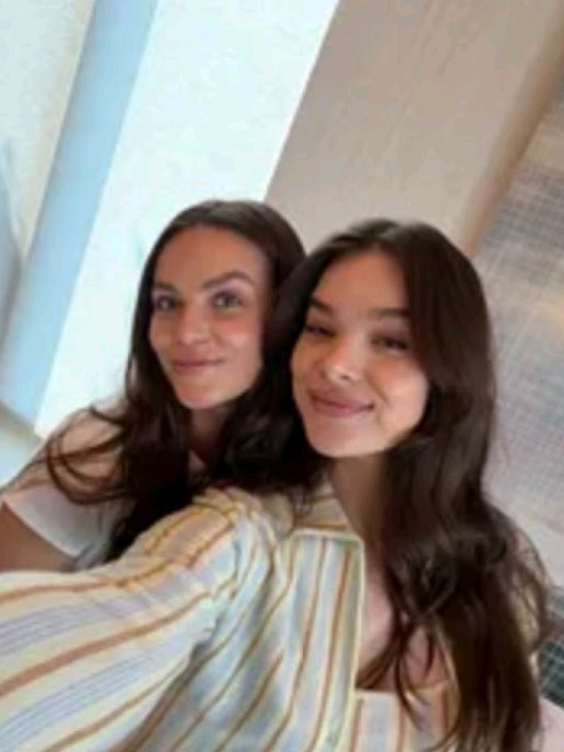 @About Hailee Steinfeld