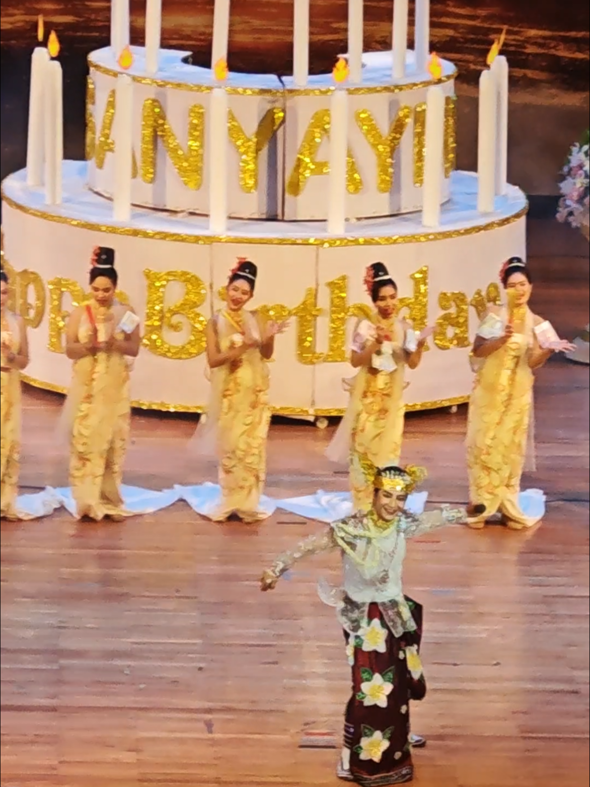@chaw စမ်းရေမိုး(fan girl)
