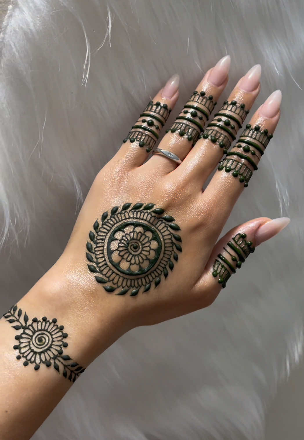 @charmsofmehandi
