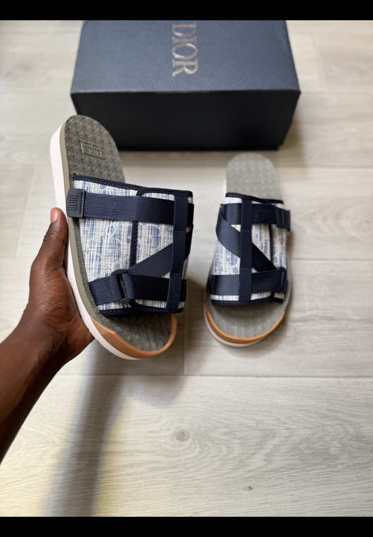 @SNEAKER 🥷