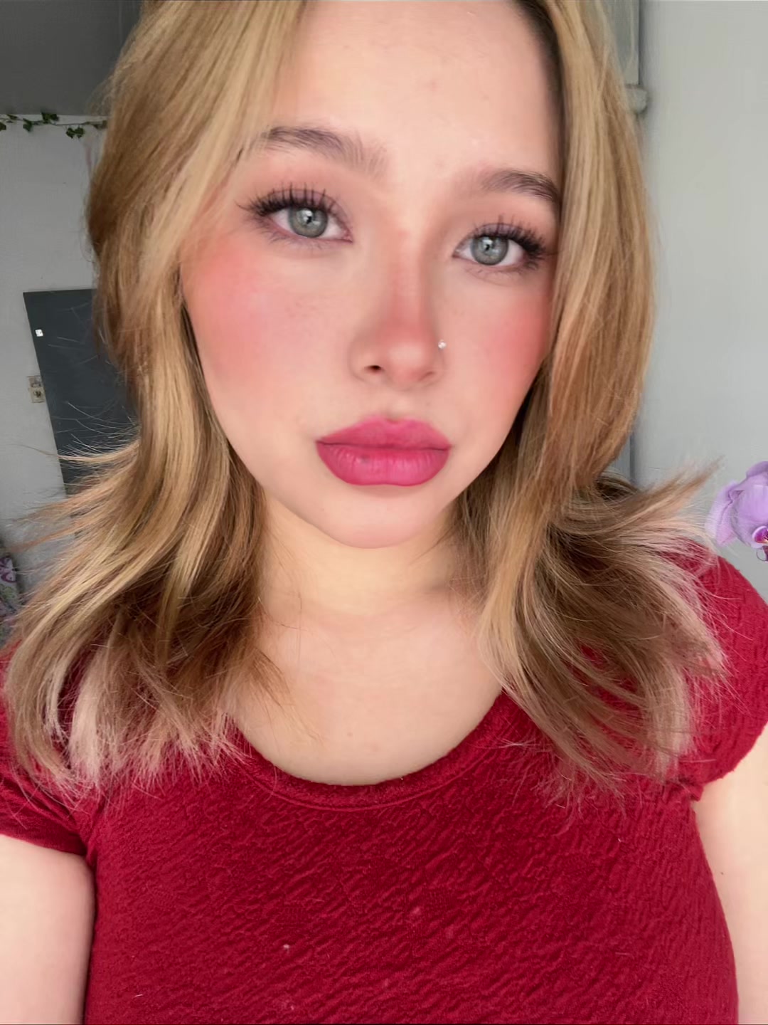 @🧘🏼&zwj;♀️