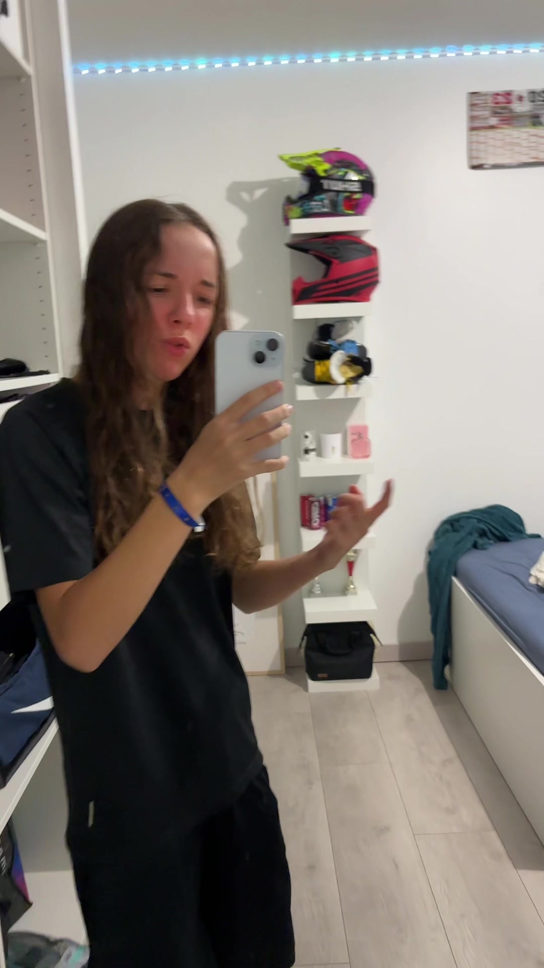 @𝐜𝐥𝟒𝐫𝐚.😶&zwj;🌫️