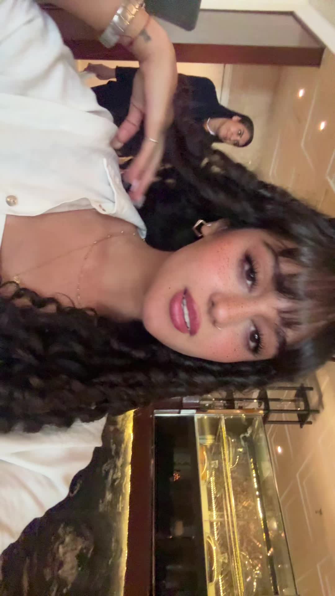 @iihelliyaa