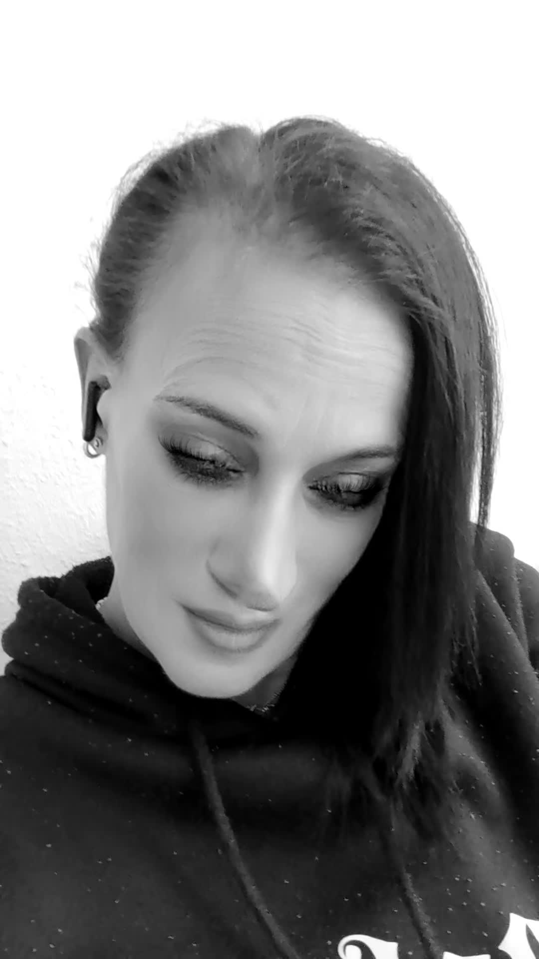 @trischa