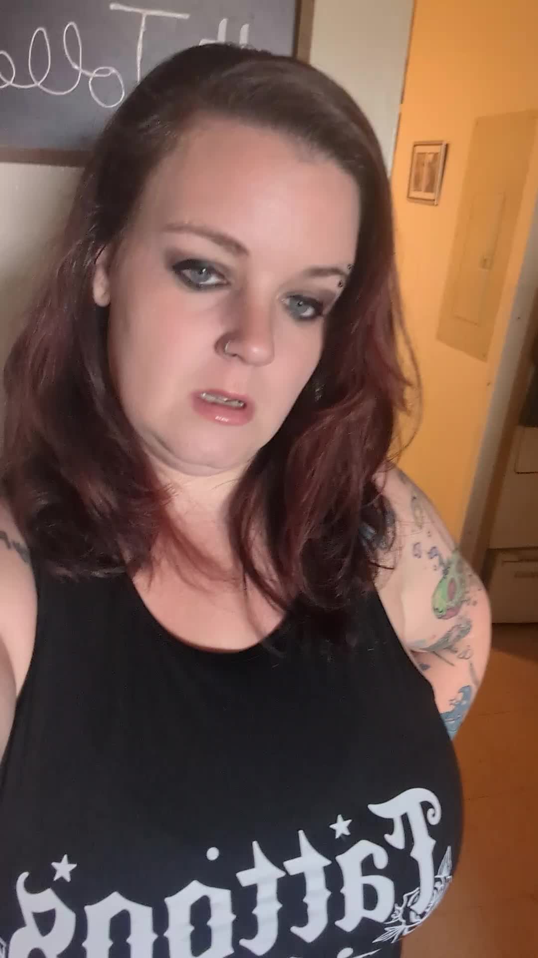 @EmoChickThatsBroken🖤