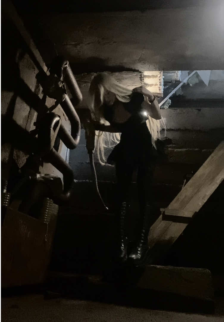 @damnwitchq