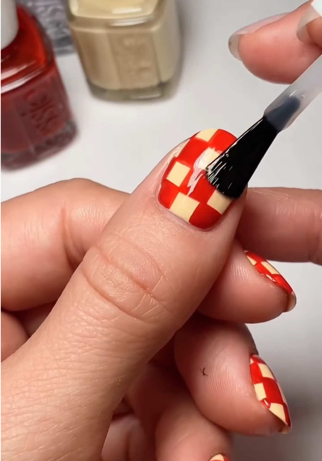 @essie