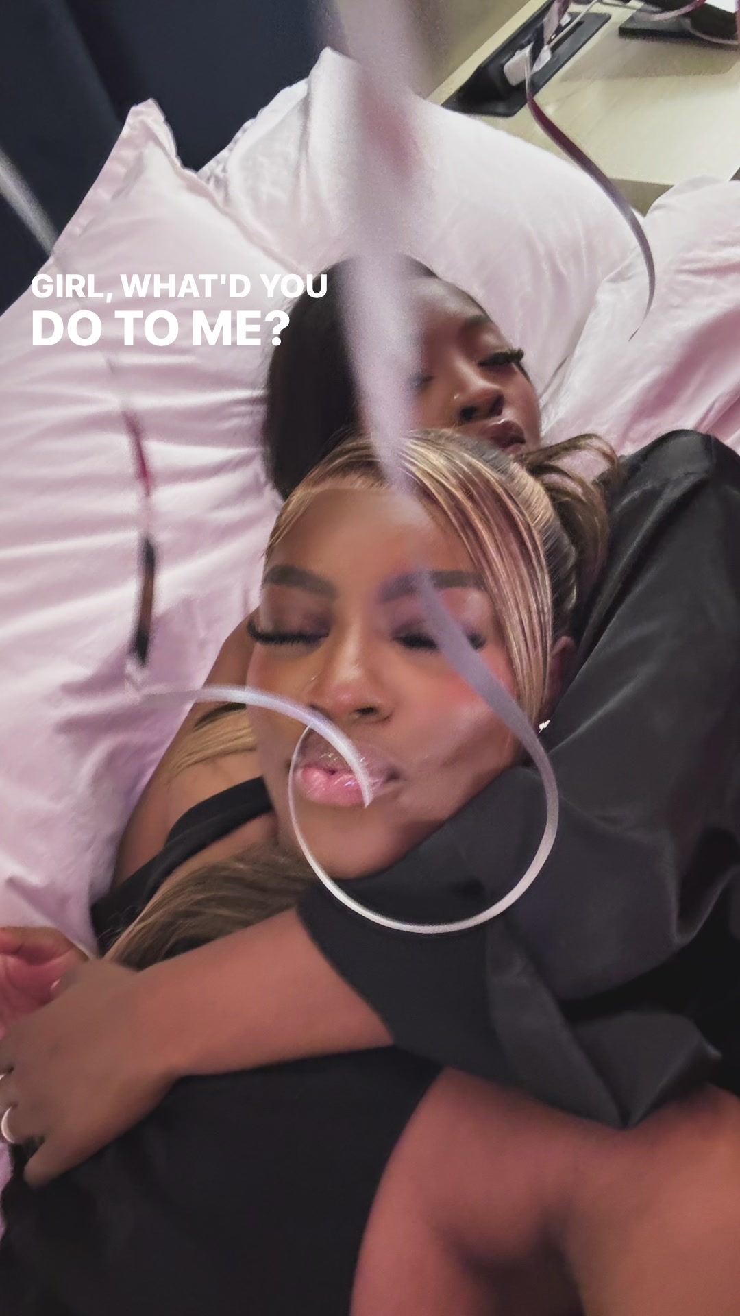 @👩🏾&zwj;❤️&zwj;💋&zwj;👩🏾