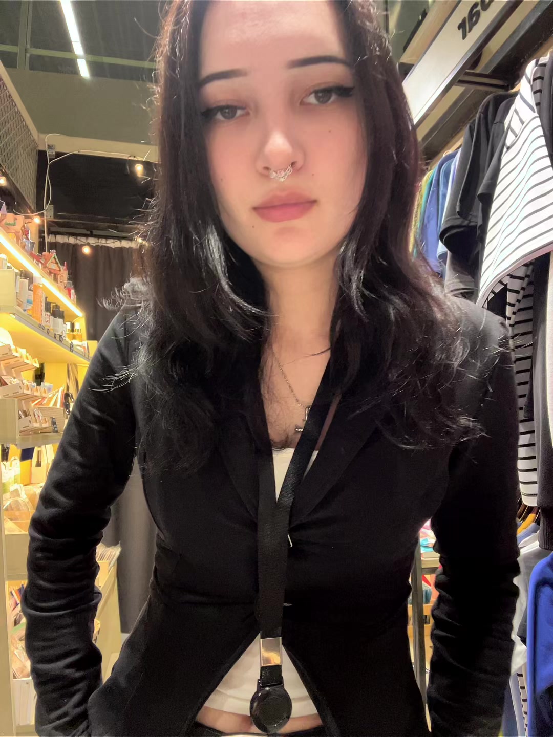 @^-^