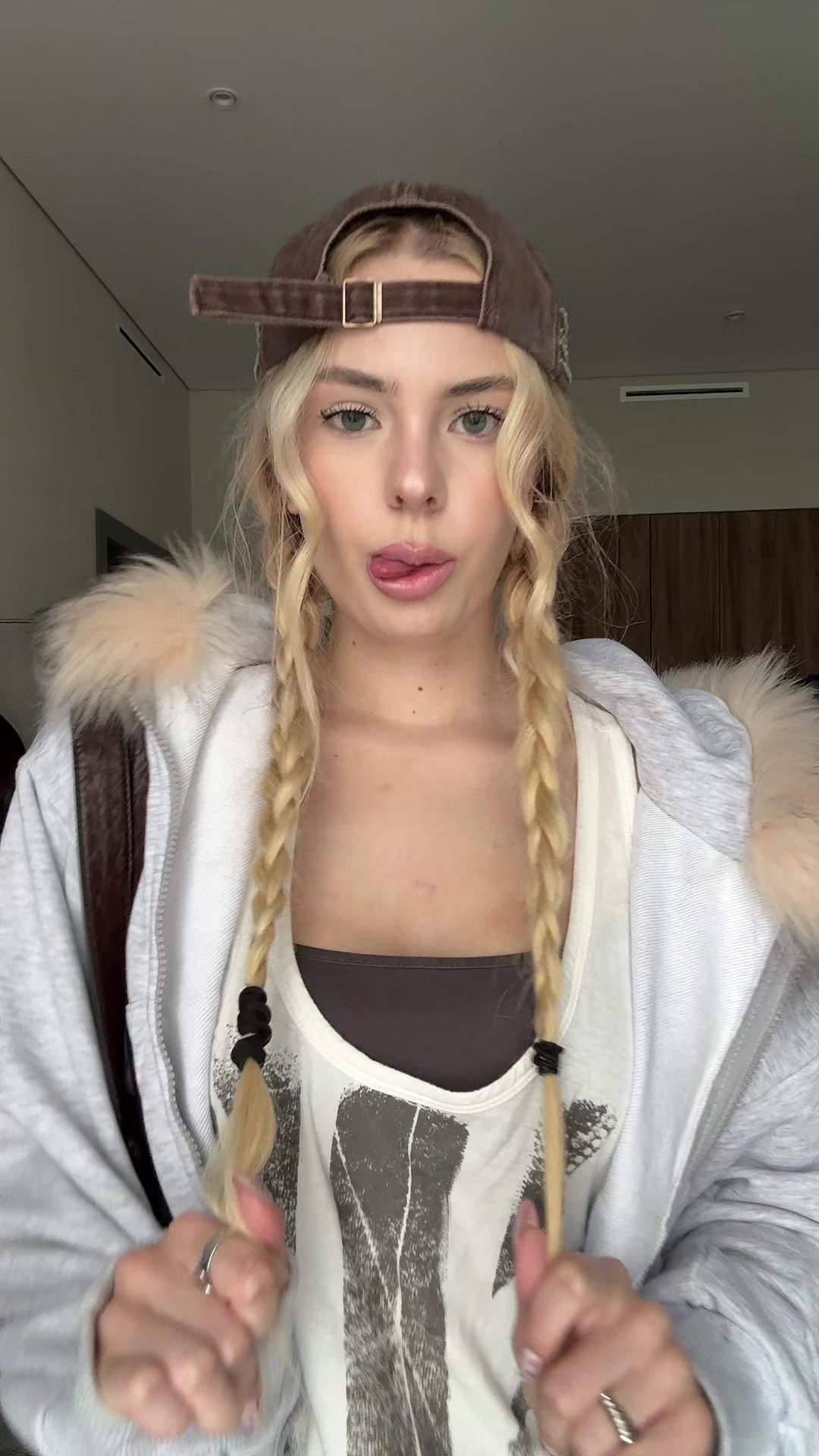 @линуша