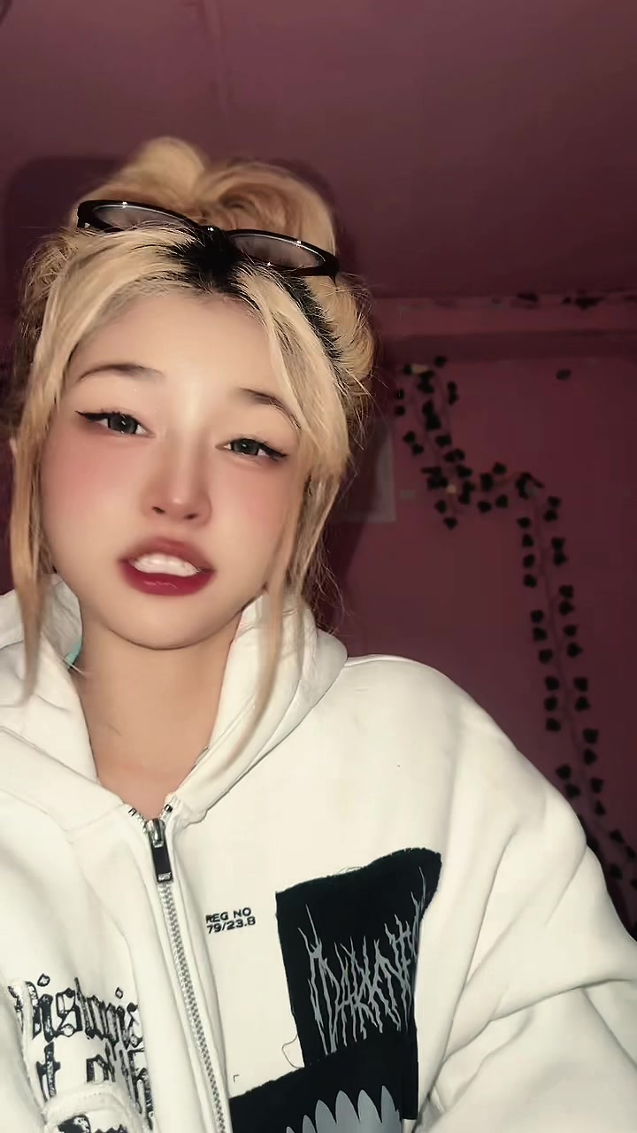 @đđáá°á
áźáá±ážđđ(Nan San Thu)