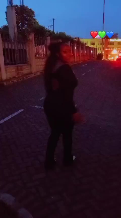 @Vivvy💋