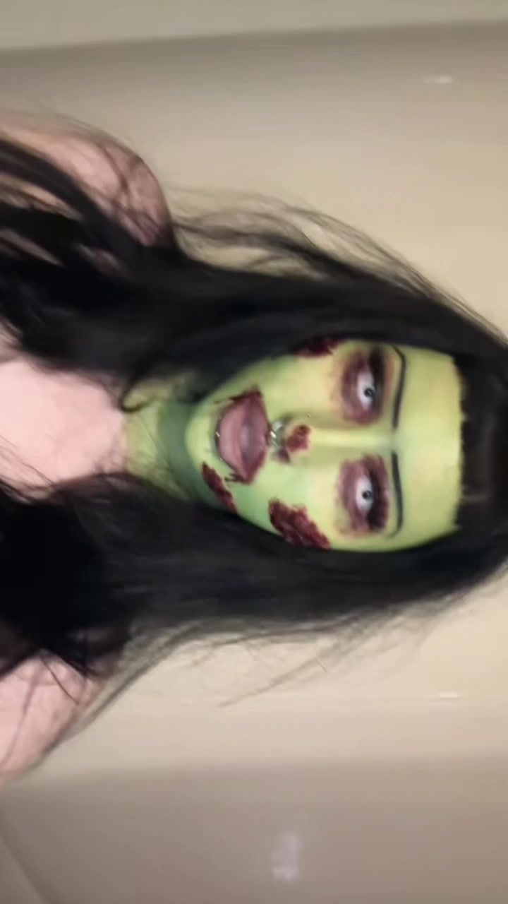 @🧟♀️