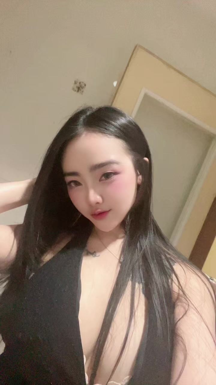 @Praewwee