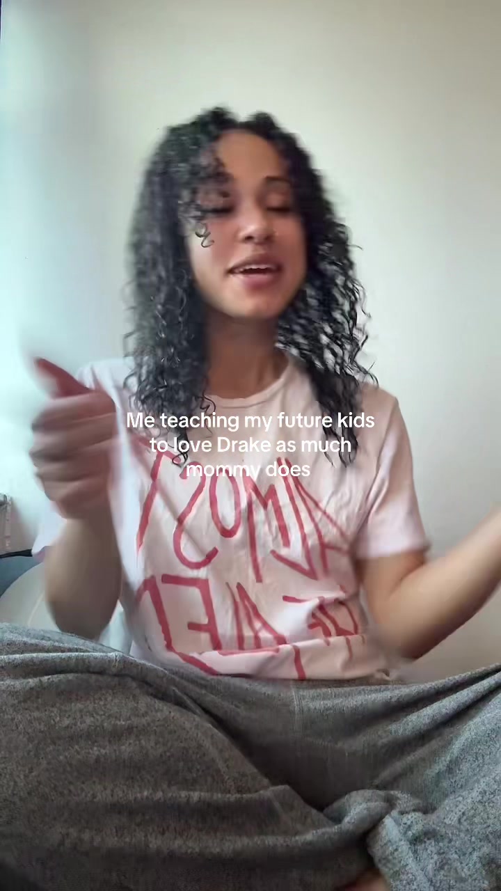 @ELLENIA MIONI