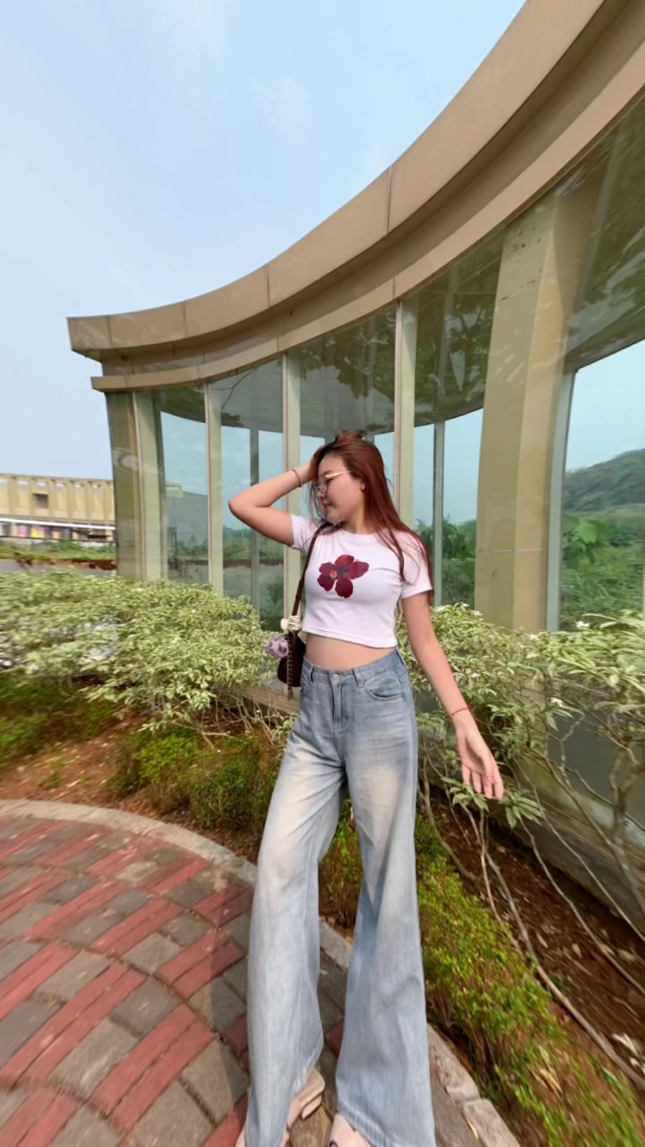 @honeyy bee