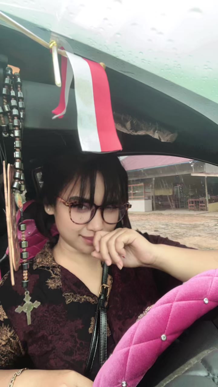 @julia frinella sari
