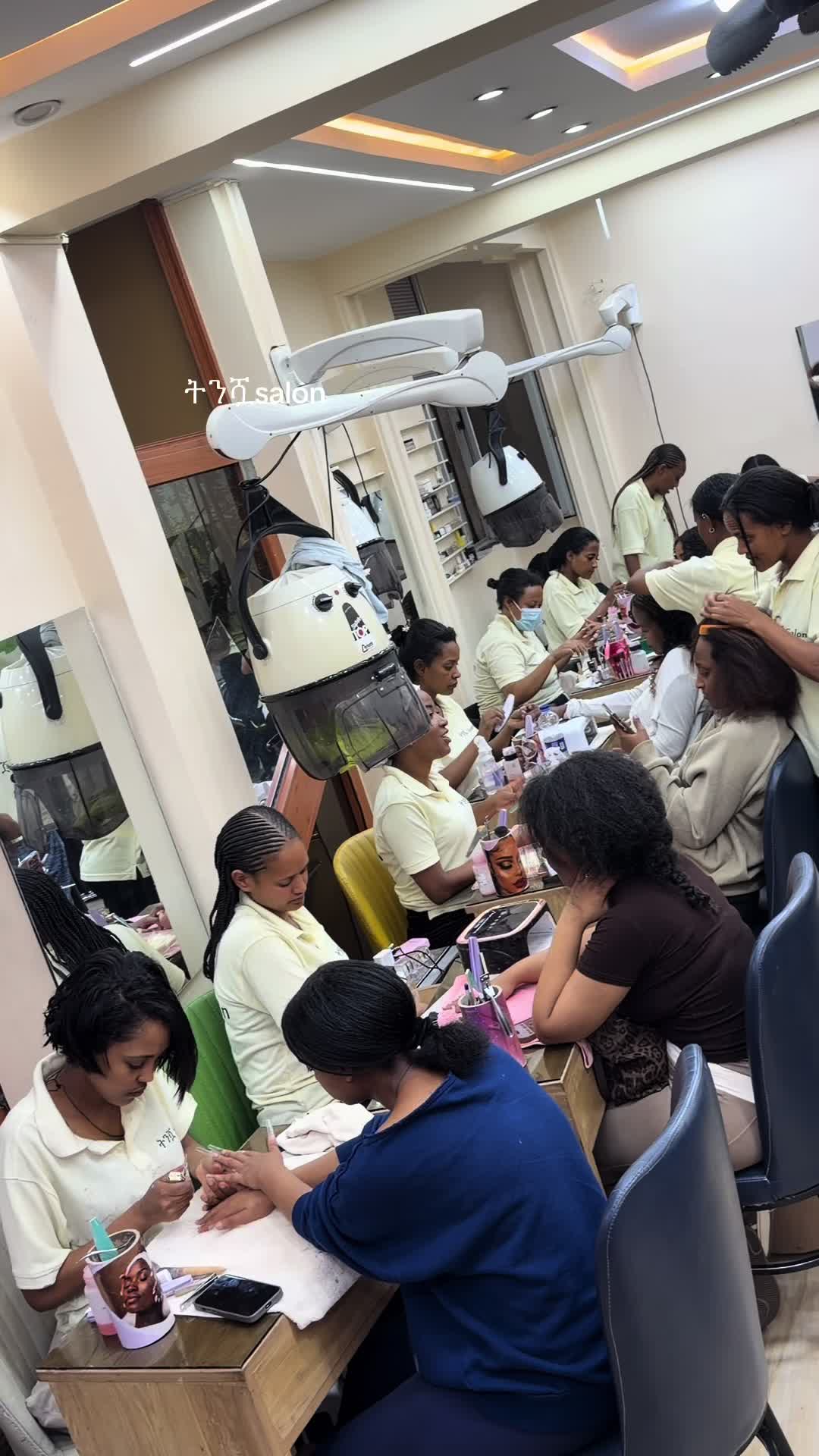 @Tommysimple-make up ትንሿ salon