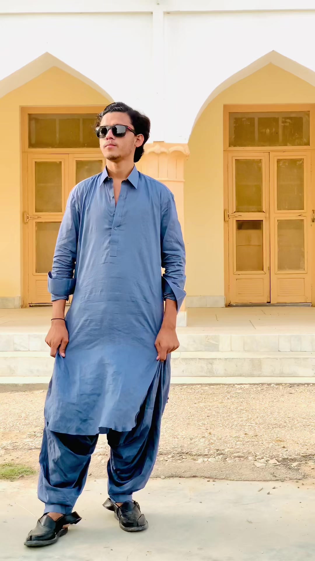 @𝐑𝐢𝐳𝐰𝐚𝐧 🥂