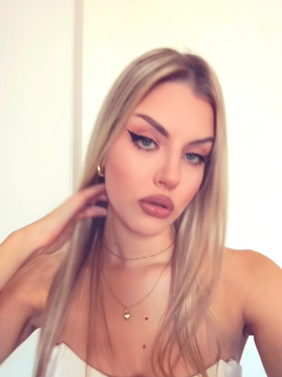 @isidora