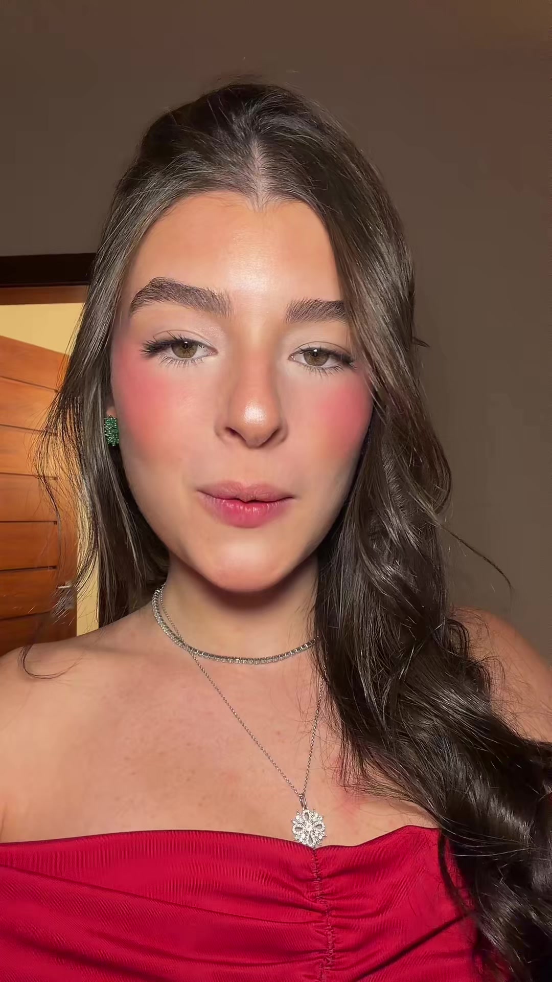 @:) laura