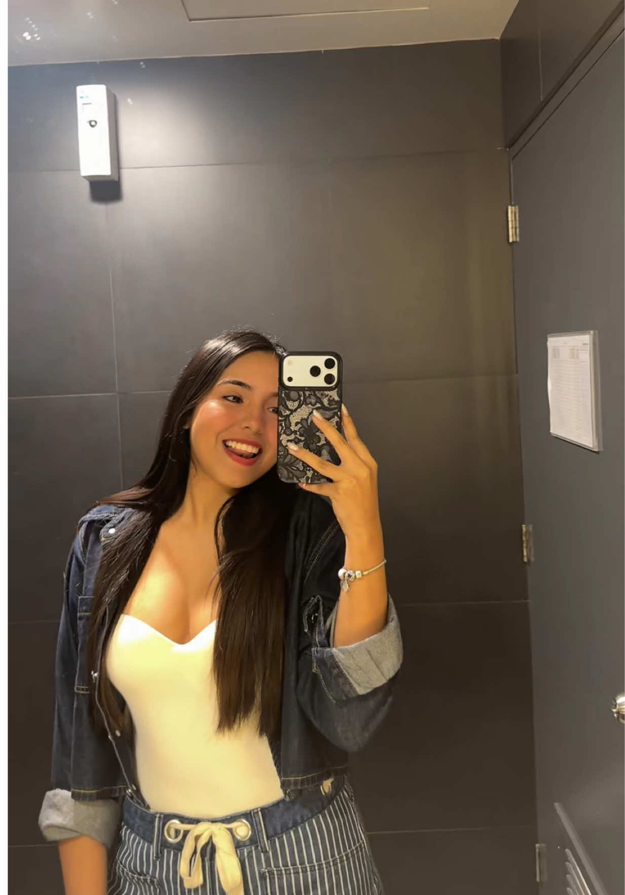 @Angie 🍸🪩