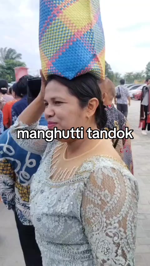 @Cantik Clara htb