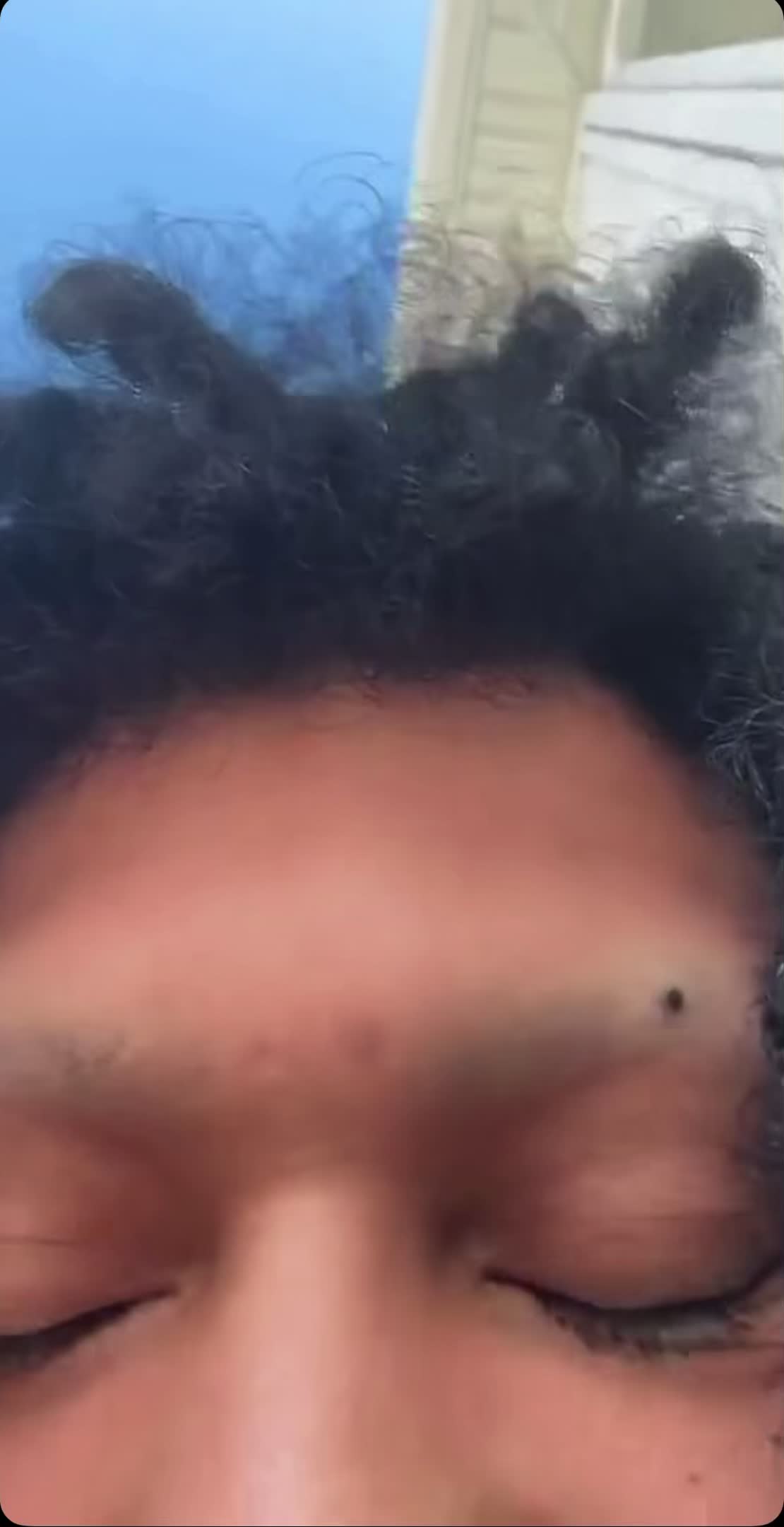 @￴