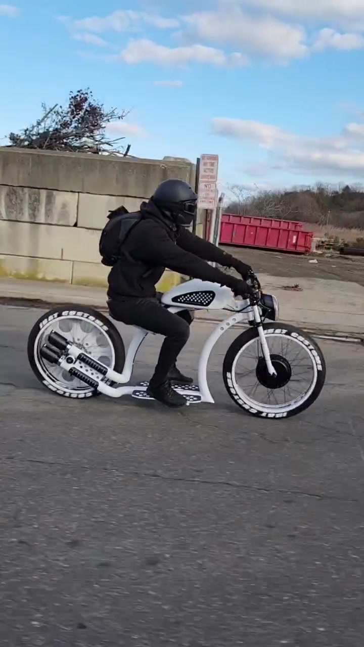 @Jrat Custom E-Bikes