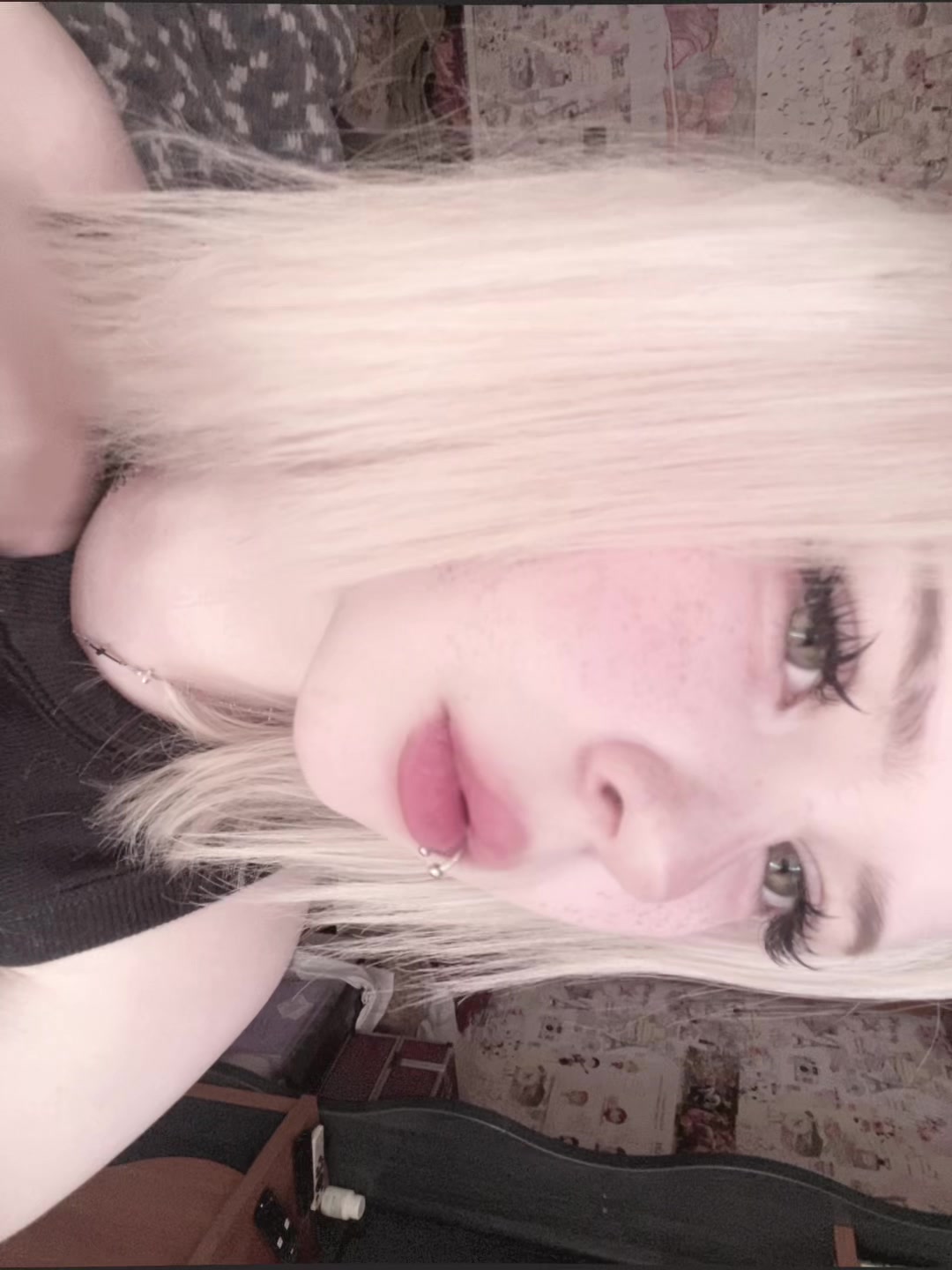 @малолетняя