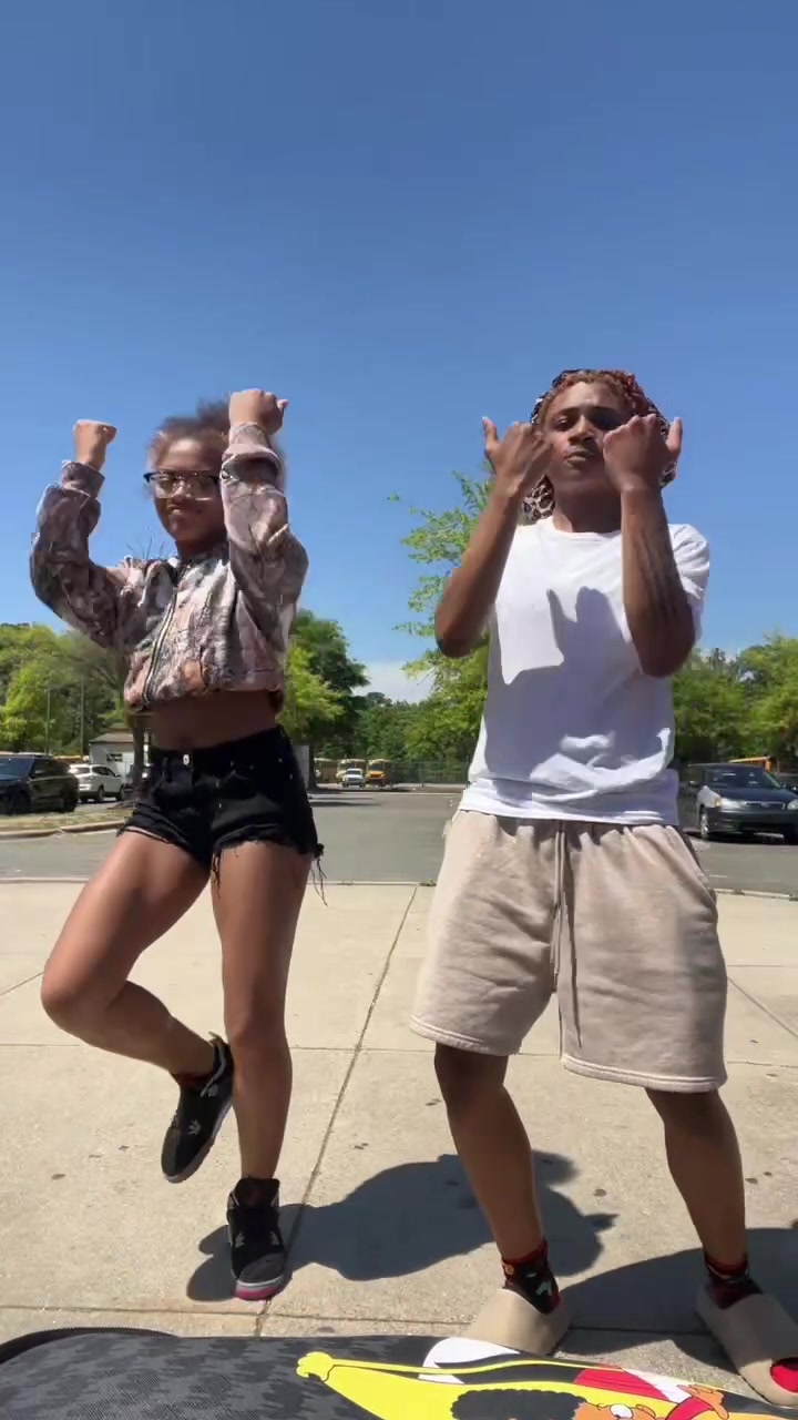 @Titi🧟♀️🦇