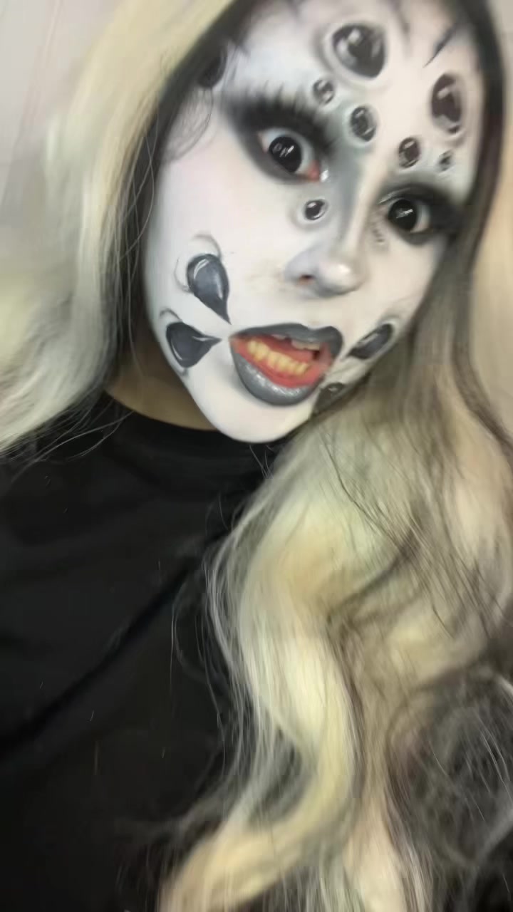 @Ellehalloween