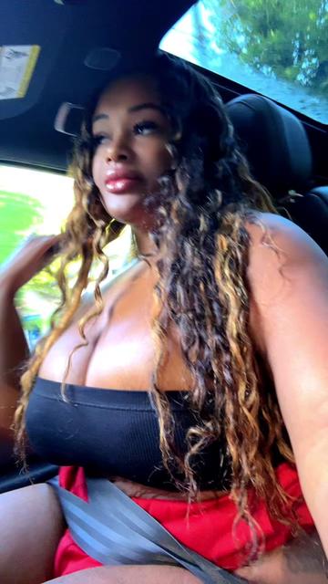 @Ashleythebombshell