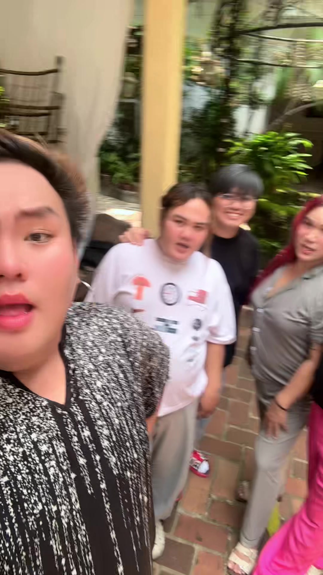 @MOMSHIE ACTOR