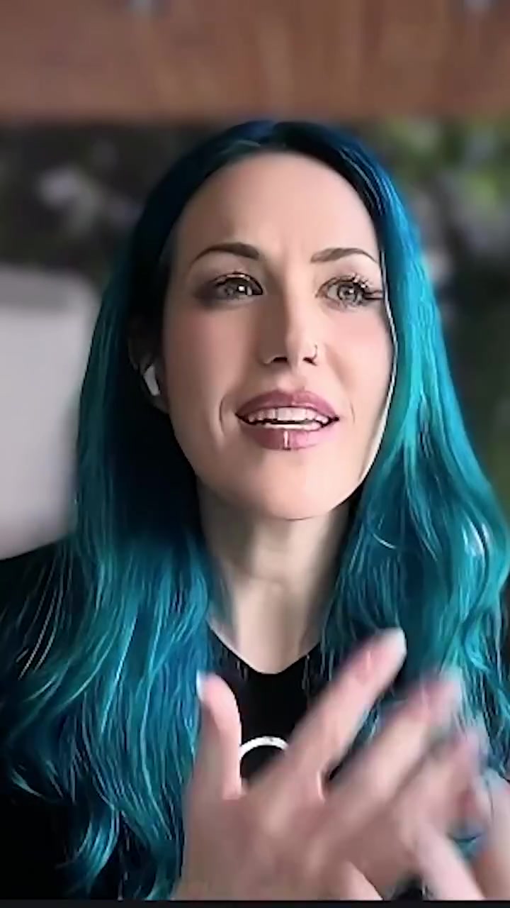 @Alissa White-Gluz